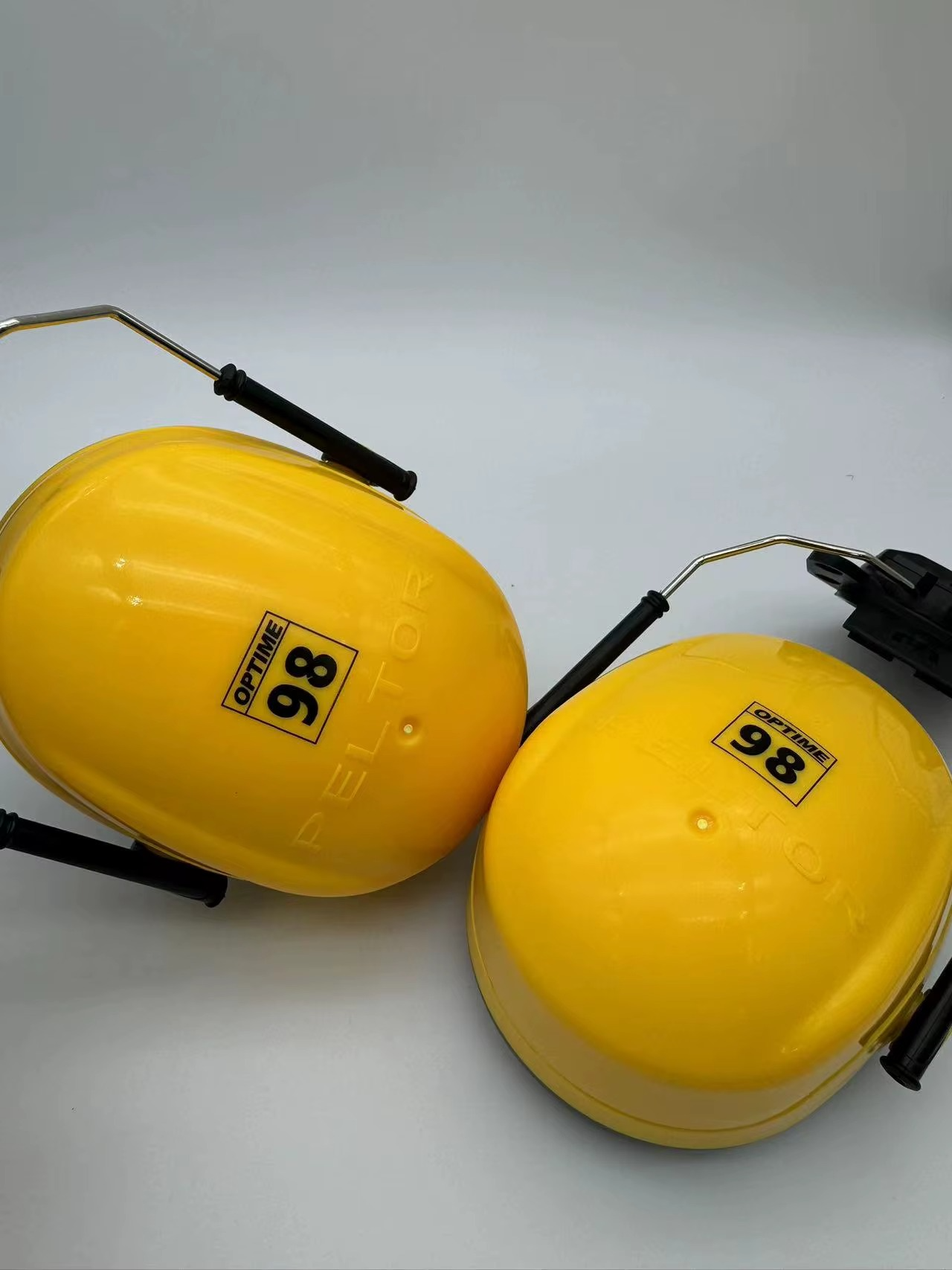3M peltor earmuff over the head ,Helmet mounted