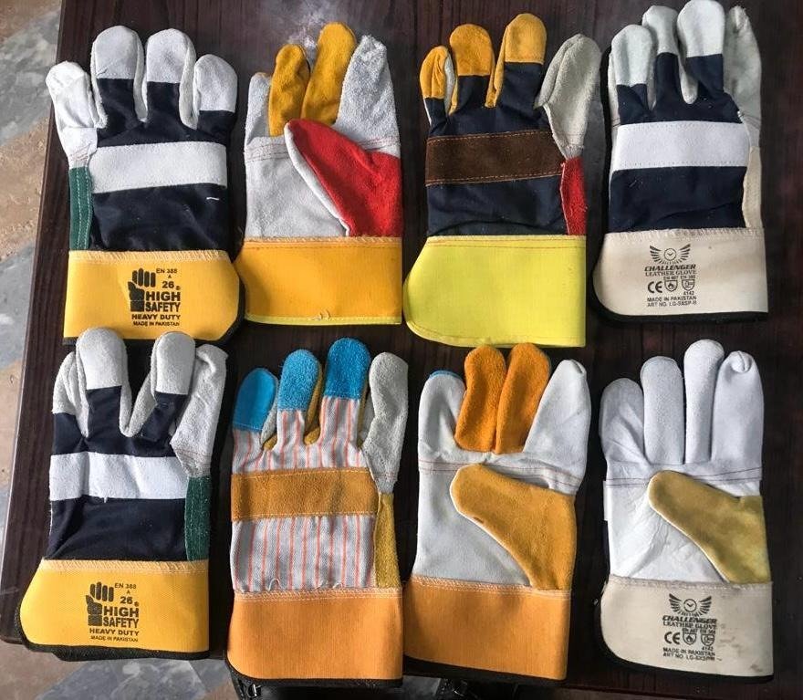 Leather rigger gloves.